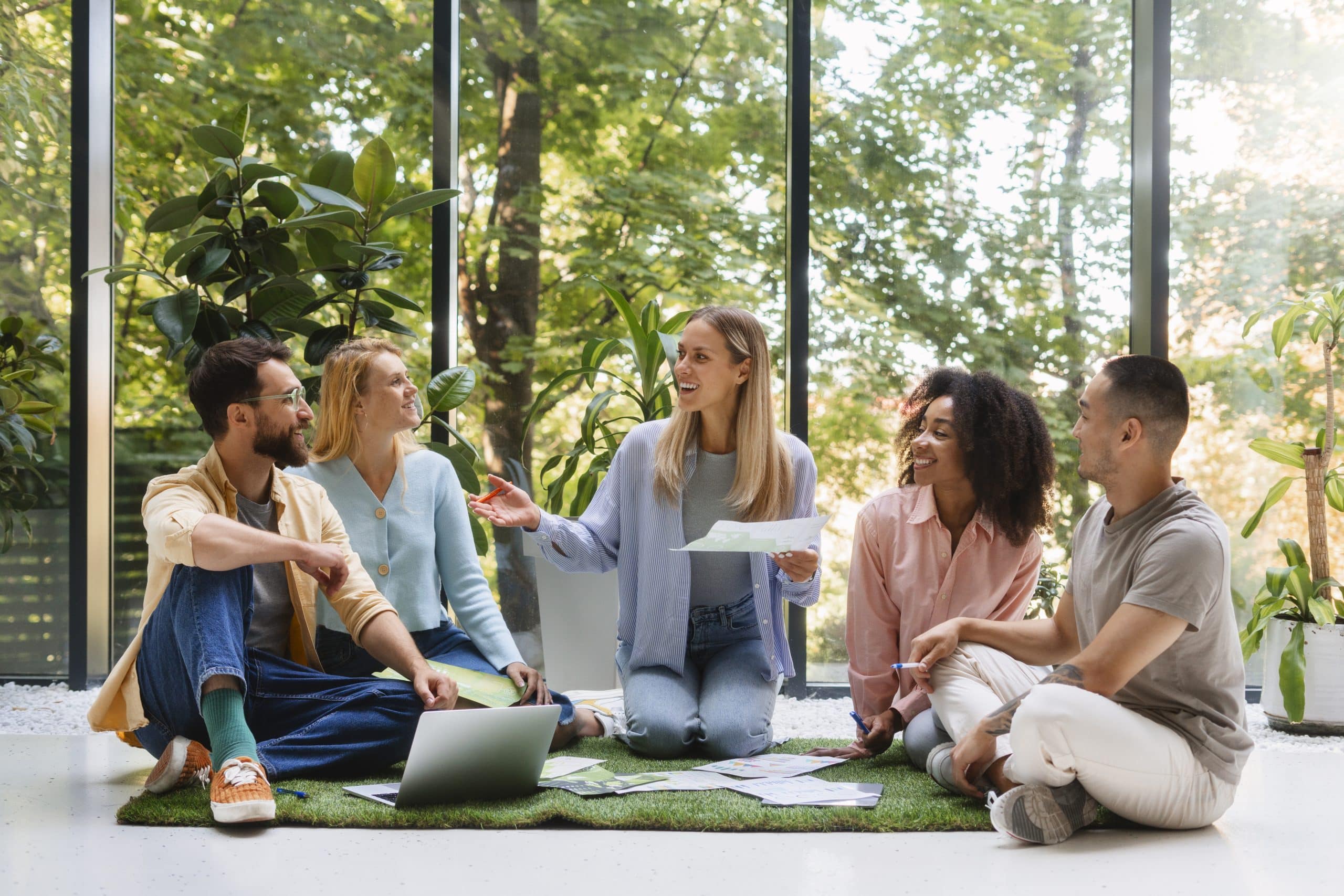 All About Expat Communities Around the World (and How to Join Them)